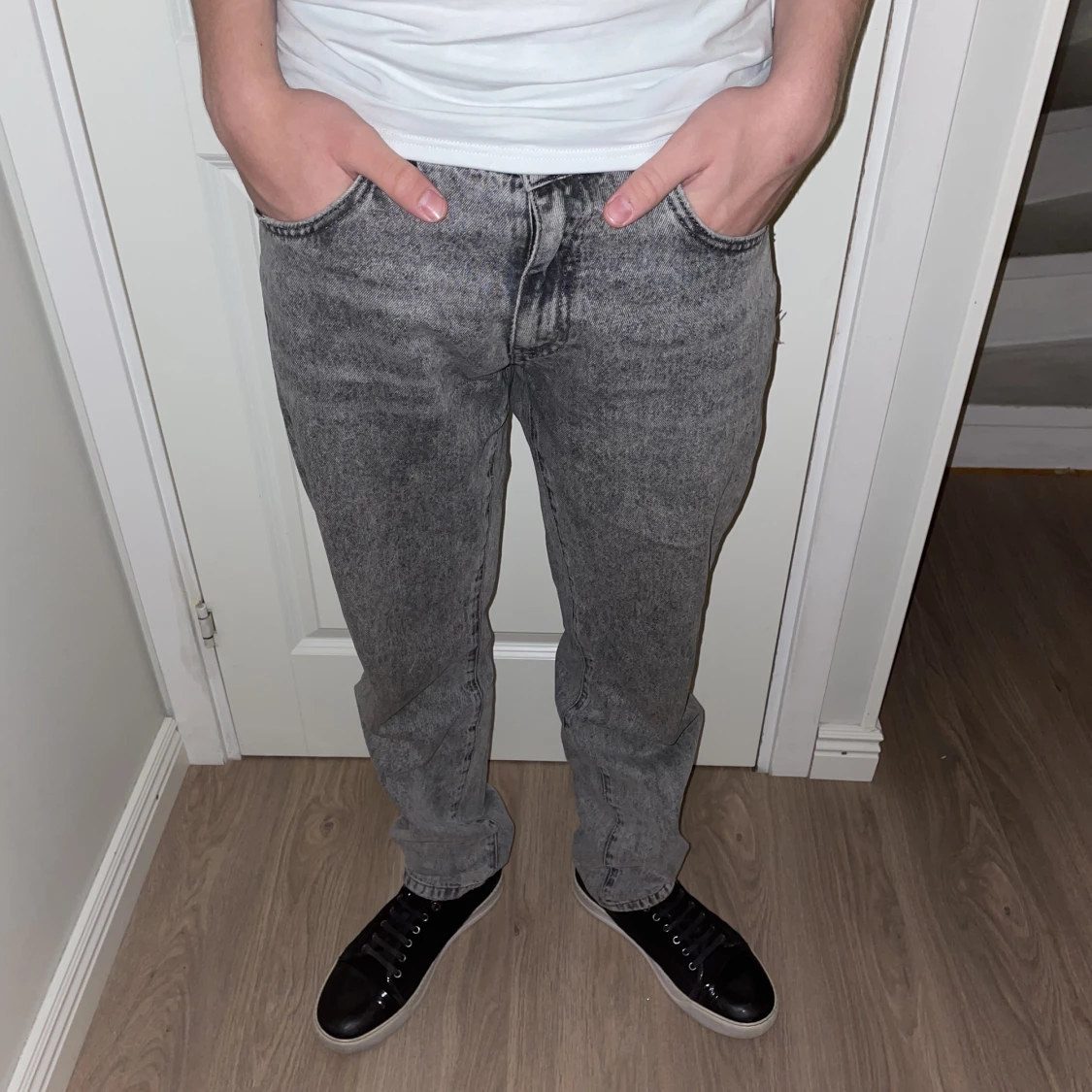 Gråa jeans