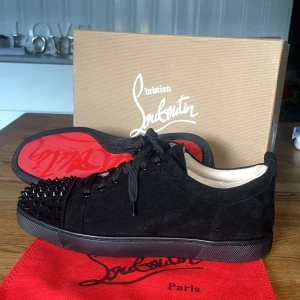 Christian Louboutin - Säljer mina loubs använda endast 2 gånger 2500kr men pris kan såklart diskuteras storlek 45  Extra taggar följer med