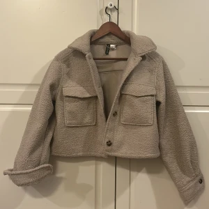 Jacka - Jacka från hm i storlek xs knappt använd 200kr