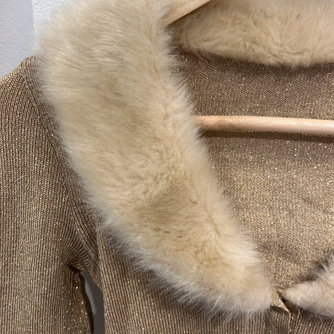 Söt tröja med fakepäls från humana! - 90