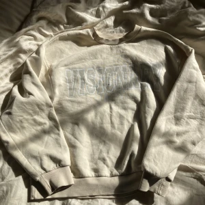 Tröja - Tjocktröja, använd några gånger.