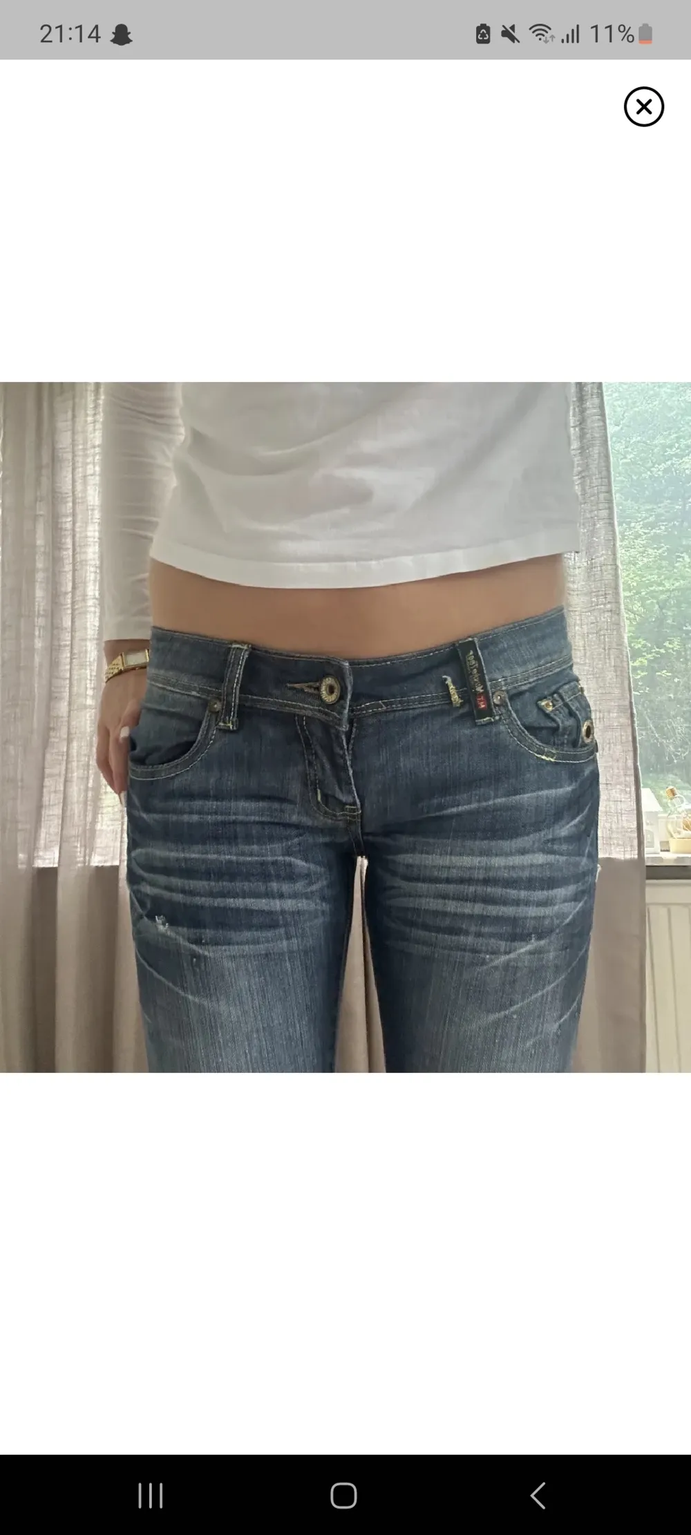 Jeans som är för små för mig, bootcut❤️ (fråga bara om du vill ha mått eller fler bilder) köpte här på plick för 500kr och andvände 1 gång(bilderna är från förra ägaren)💕. Jeans & Byxor.