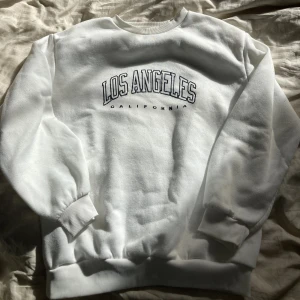 Vit tröja - Vit tröja, använd ca 1-2 gånger