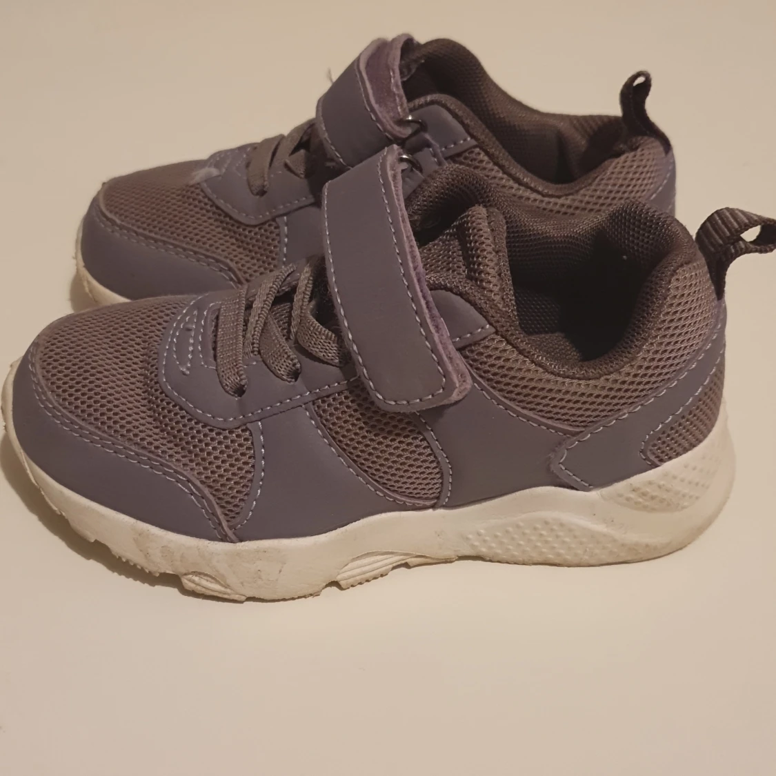 Barnsneakers minns ej strl kan mäta  - 90