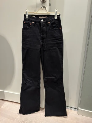 Levi’s jeans - Säljer dom här jeansen! Hör av er om ni är intresserade!😃