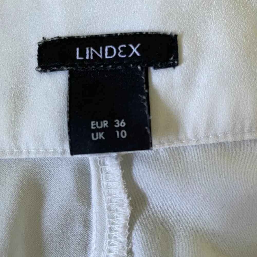 Lindex byxor som ser ut som linnebyxor, jättefina men jag har inte kommit till användning.. Jeans & Byxor.