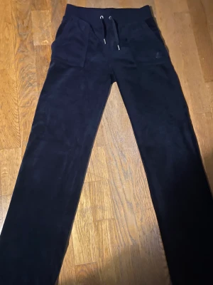 juicy couture - Som nya i färgen mörkblå 