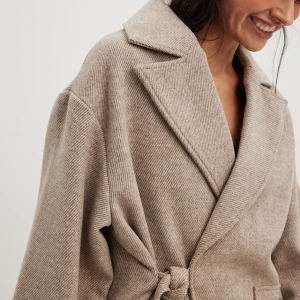 Jacka Sanna Jörnvik x Nakd - Fodrad jacka från Sanna Jörnviks kollektion för NA-KD. Fint skick! Skriv för egna bilder❣️