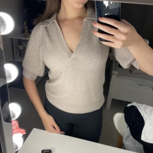 Hm tröja - En fin stickad tröja med puffiga ärmar från hm