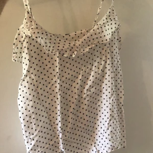 Prickigt linne💕 - Så gulligt linne har en liten fläck men går säkert bort💕