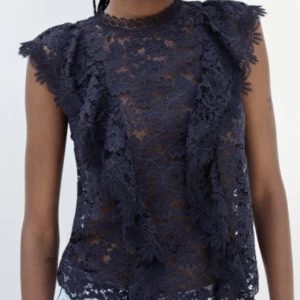 Volang topp zara 😍😍 - Helt ny aldrig använd, nypris 379❤️ ANVÄND KÖP NU