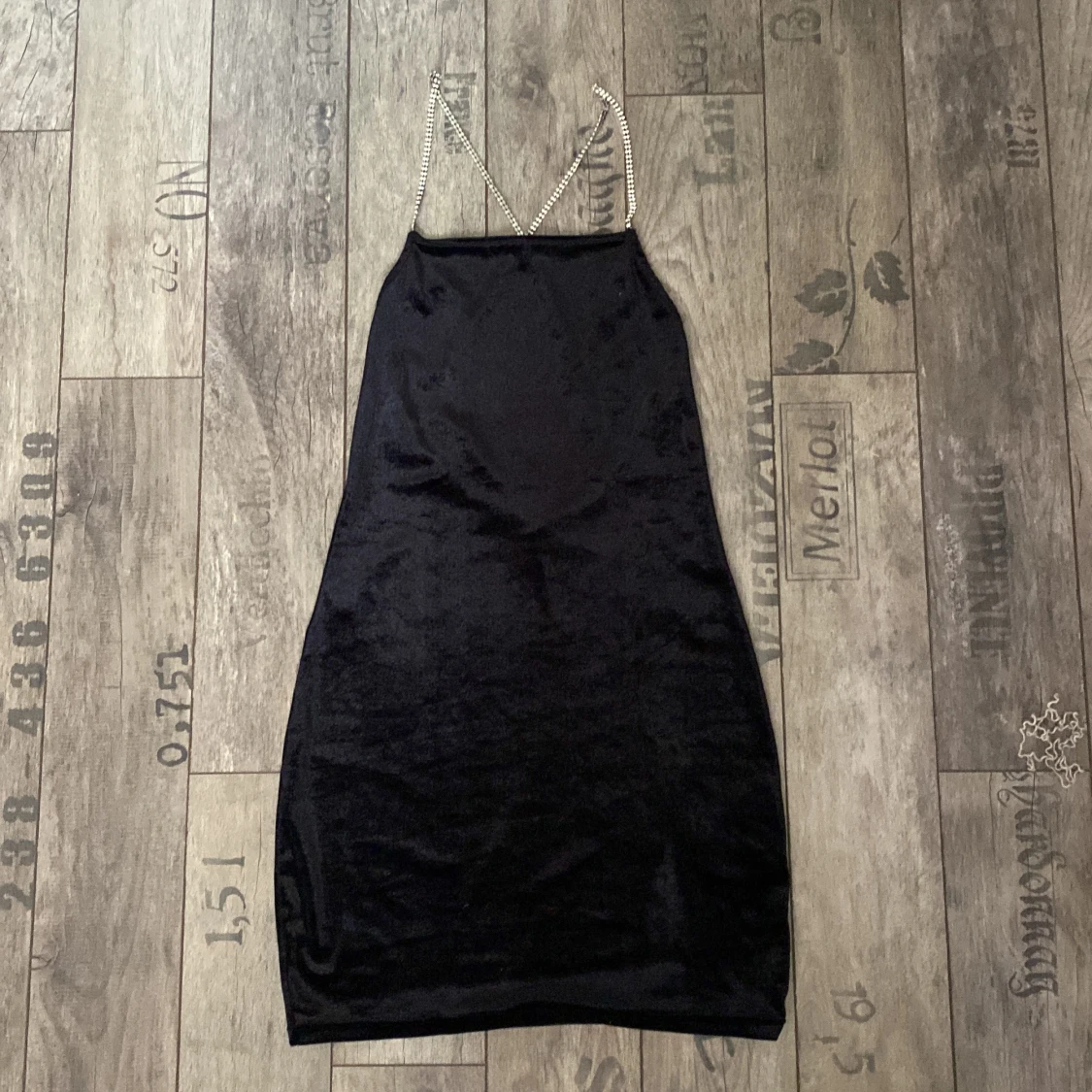 Tajt svart klänning