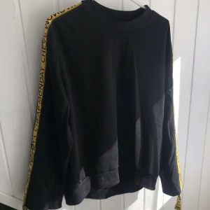 Hoodie - Svart hoodie från Cheap monday i väldigt bra skick 