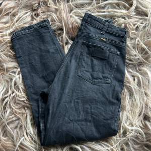 Wrangler jeans W28 L32  ▪️Använda men i fint skick
