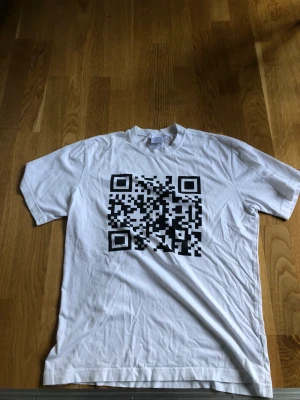 Vetements T-shirt  - Fett cool vetements t-shirt från 2019. Väldigt skönt material. Passar en medium/large.