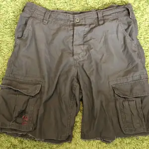 Ett par cargo shorts som jag har köpt på secondhand!