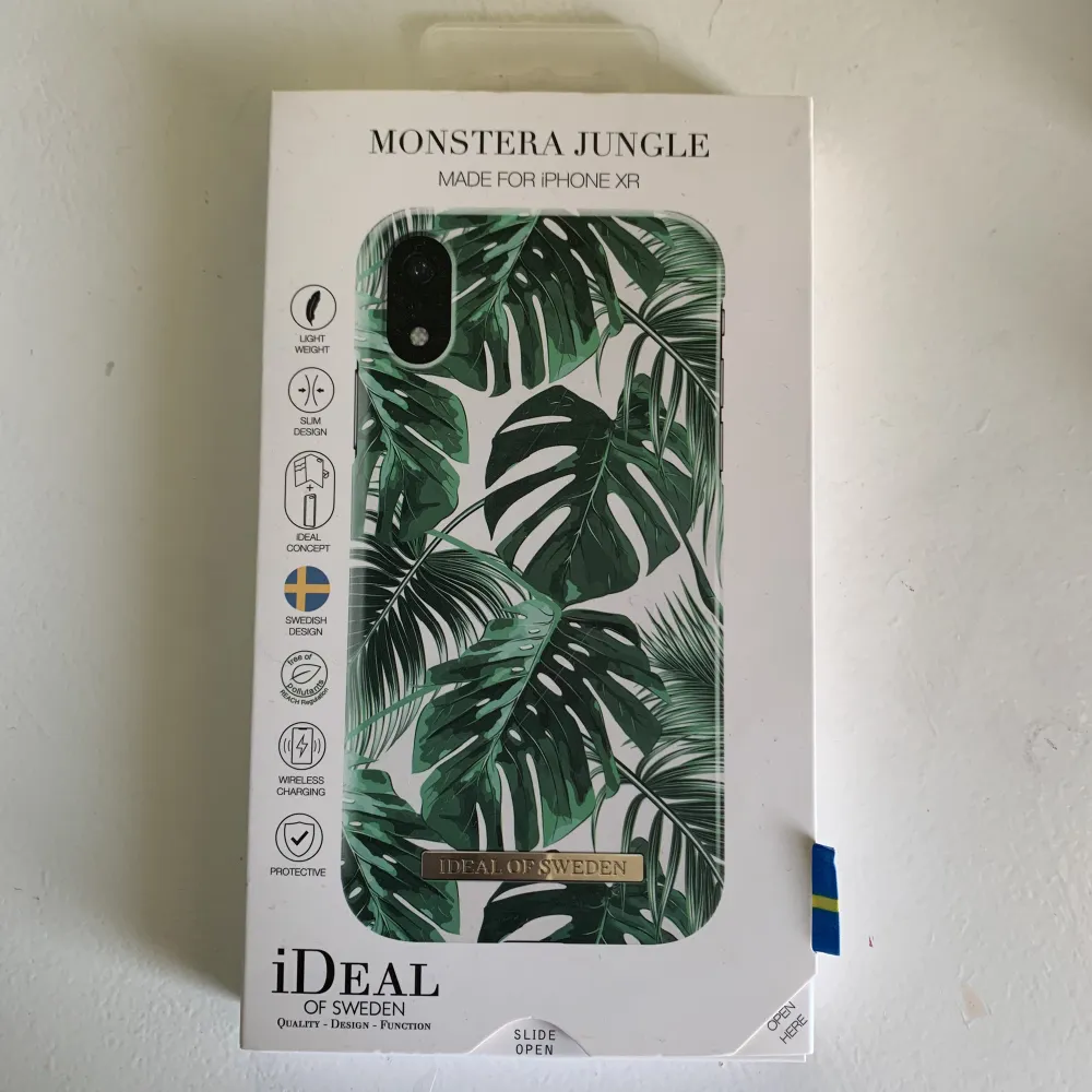 Såå fint Ideal of Sweden skal med monstera blad🌿Bra skick men liten spricka i nedre hörnet (se bild 3). För IPhone XR. Accessoarer.