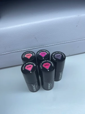 Gellack  - Gellack/ gelpolish. Olikt mycket använda, jätte fina färger som täcker bra!   200kr för alla 🍬