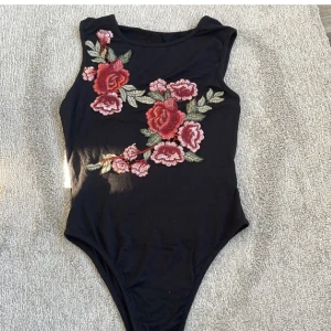 Body - Broderad body 