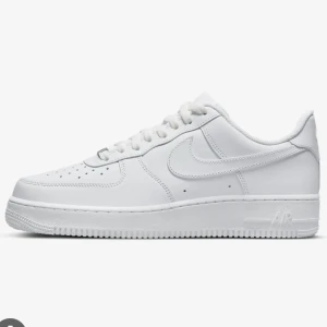 air force 1 - säljer mina air force 1 som knappt är använda skriv för bilder eller frågor❤️