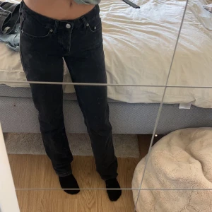 Lager 157 icon jeans  - Icon jeans från lager 157, knappt använda o ser helt nya ut. Inrebensmått är 80cm o midjemått är 72cm🫶🏼🫶🏼