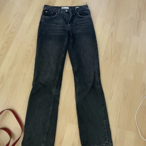 Zara jeans  - Jeans från zara i modellen Midwaist Stright