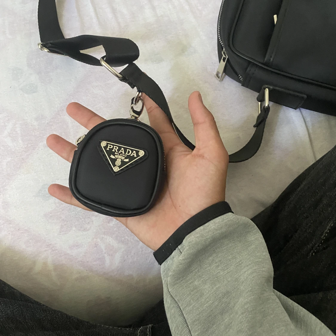 Prada Axel väska  - 90