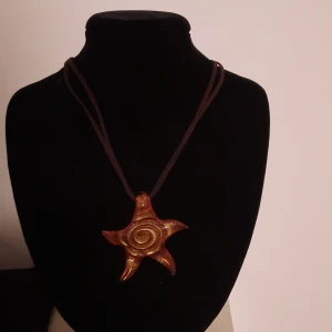 Halsband - Helt nytt. Hör gärna av dig vid frågor eller funderingar. 