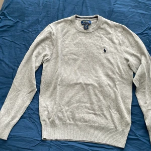 Polo Ralph Lauren tröja grå  - Jättefin tröja 100% bomull. Ej använd, aldrig tvättad. 