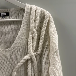 Stickad tröja  - Stickad tröja från Bikbok i strl xs. 