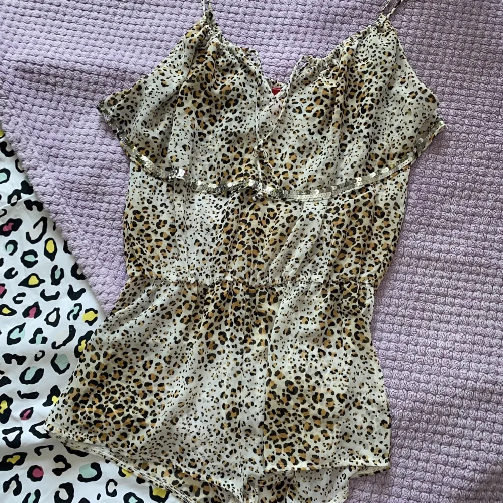 Victoria’s Secret beach jumpsuit. Klänningar.