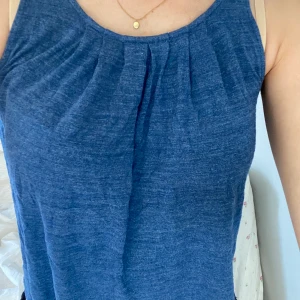 Ralph Lauren linne💙 - Linne från Polo Ralph Lauren i jättefint skick💙 Linnet är i storleken Jr XL, men passar mig bra som oftast har storlek S. Jättefint linne som passar till det allra mesta!🌊 priset kan diskuteras vid snabb affär!