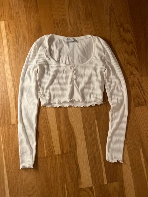 Långärmad croptop - Långärmad crop top från Bershka. Storlek s