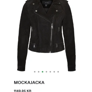 Mocka jacka  - En jätte fin mocka jacka som jag nu säljer på grund av att den inte kommer till användning. Nypris 1150