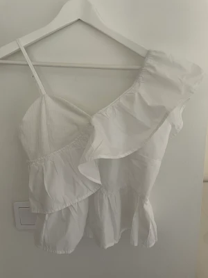 Linne - Ser inte storleken men skulle tippa på XS-S