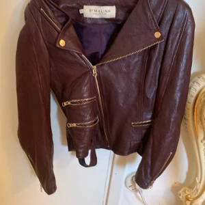 BY MALINA - Helt ny by Malins skinnjacka stk S