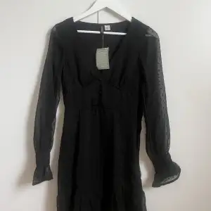Superfin klänning från HM, inte använd (därav prislappen kvar). Köpt förra året🥰😊