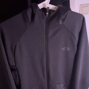 The North face  - Säljer min North face kofta som är i ny skick Nypris: 1359 kr Passar både S och M