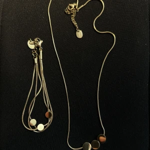 Guldsmycken - Så fina guldfärgade smycken från Alice steglängd kollektion med Edblad för några år sedan! Knappt använda så i fint skick, båda för 200!