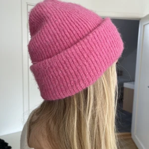 Rosa mössa - Denna rosa stickade mössa från zara är perfekt nu till vintern! 