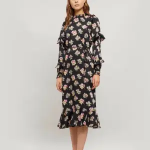 Klänning från Needle & Thread, modell Bessie Maxi Dress. Använd, men utan anmärkning.  Storlek: 40 Material: Viskos