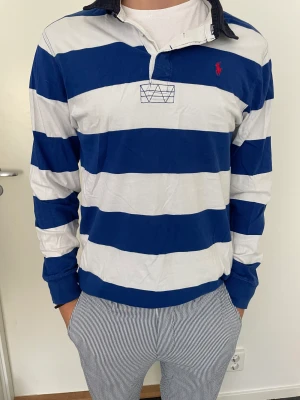 Polo tröjor - Tröjor från polo Ralph lauren Skick på båda 9/10 Riktigt snygga tröjor passar till allt Size S passar även M Säljer tröjorna för 399/ styck