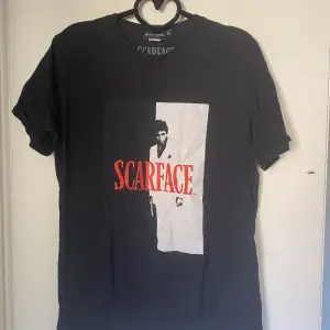 T-shirt med scarface från missguided🖤 30kr exkl frakt 
