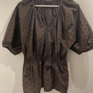 Blus - Säljer denna så coola blusen💓