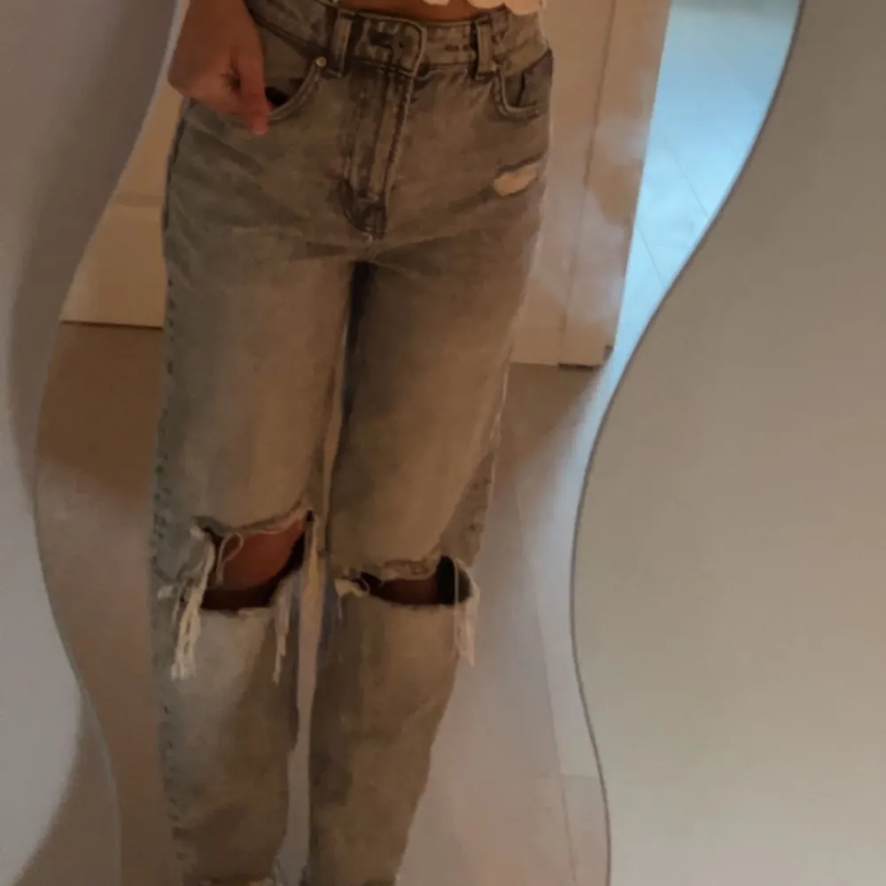 Fint skick. är 156cm och dom passar perfekt . Jeans & Byxor.