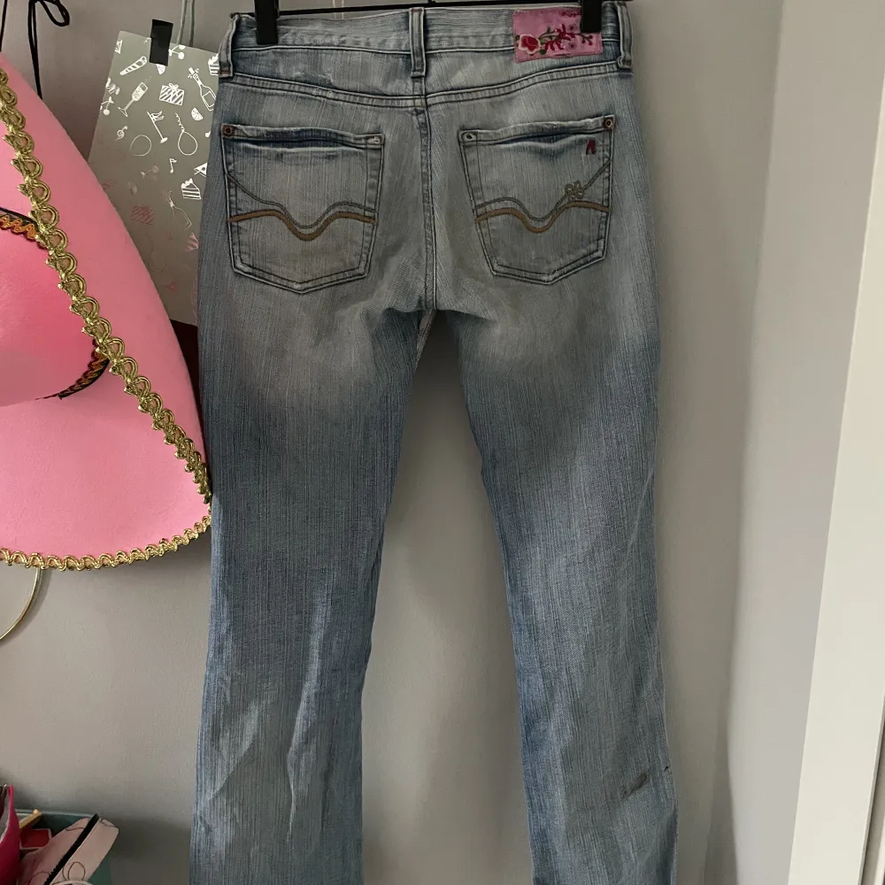 Replay jeans i storlek 25/30 köpte för 400 säljer för 200-250💕 möts bara up postar inga paket malö/Lund!❤️. Jeans & Byxor.