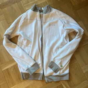 Craft hoodie - Craft zip-hoodie som jag var galen i förut men har typ slutat använda. 