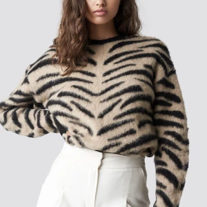 Stickad tröja NA-KD  - Stickad tröja från NA-KD