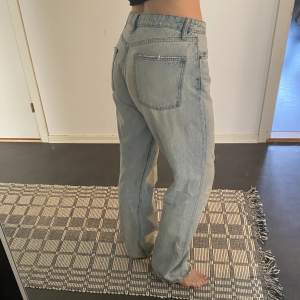 Jättesnygga jeans från Zara som inte används längre och söker därmed nytt hem