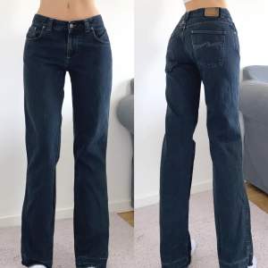 midja: 84 innerben: 77 🤍 svarta/mörkgrå Nudie jeans med unik design 🤍 jag är 171cm, stl S/36/28 🤍 läs POLICY & FRAKT (i gillade inlägg) innan du skriver 🤍 använd gärna ”köp nu” 🤍 